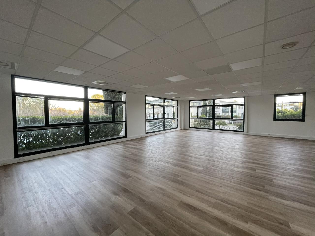 Bureau Aix-en-Provence 303m² Location bureau Aix-en-Provence Bouches-du-Rhône OLBUR2420499 2